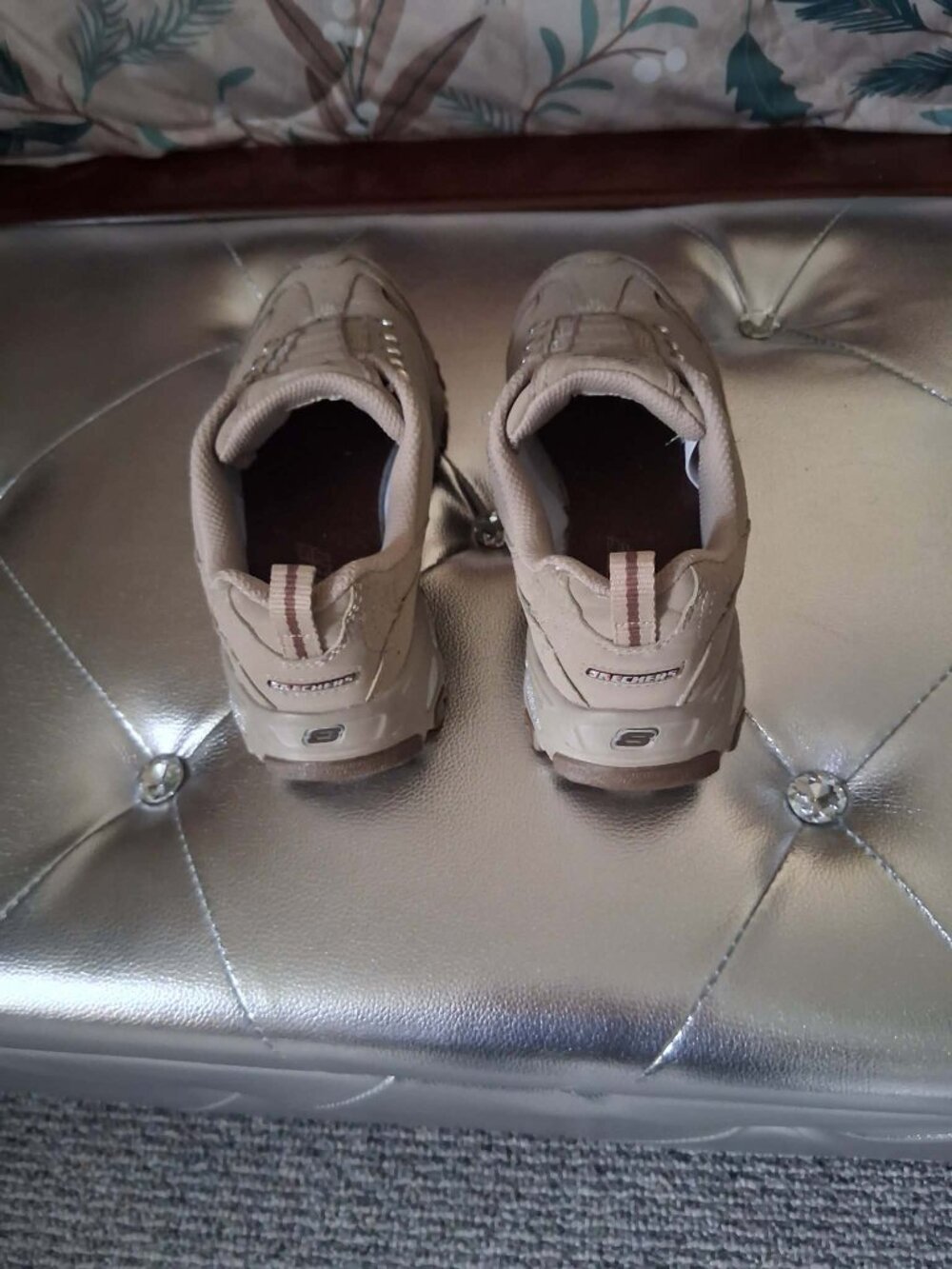Woman's size 6 Skechers D'lites no laces elastic band Tan - Picture 2 of 3